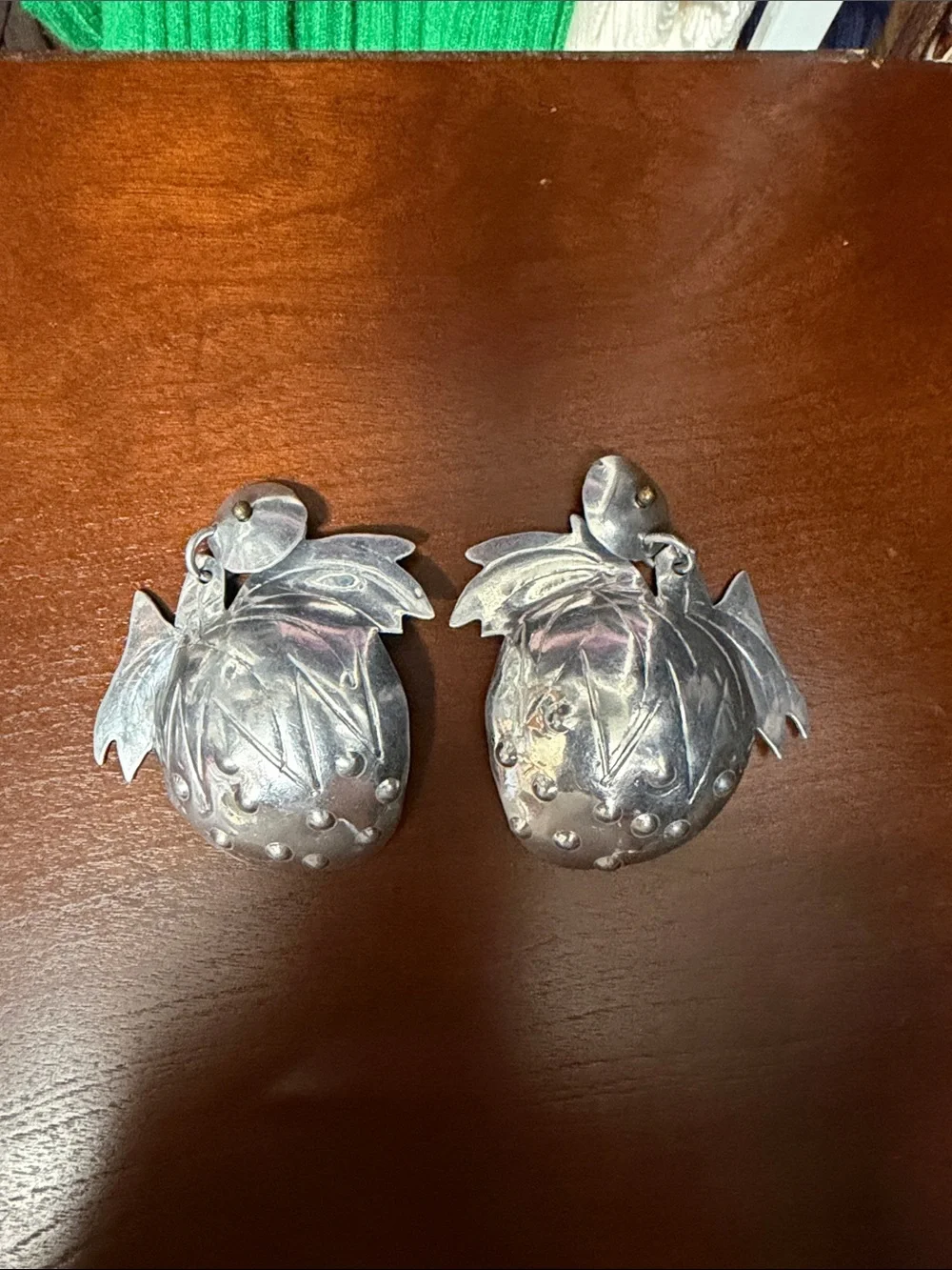 Ultra lite Vintage Silver Strawberry Leaf Piereced Earrings